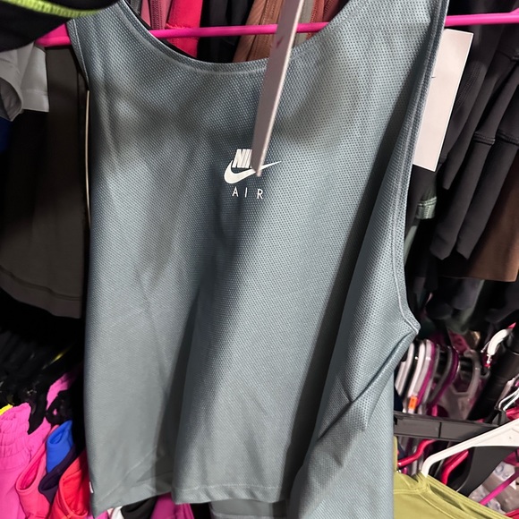 2 tops - Picture 2 of 3